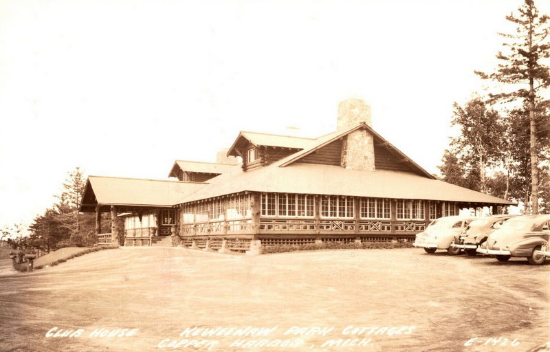 Keweenaw Park Cottages - Vintage Postcard (newer photo)